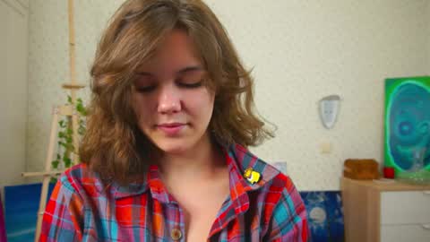 Snapshot of lyle_art chatting on December 7, 3:04 am hi im Lyle online show from December 7, 3:04 am