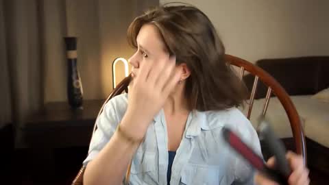 Snapshot of lyle_art chatting on March 10, 4:28 am hi im Lyle online show from March 10, 4:28 am