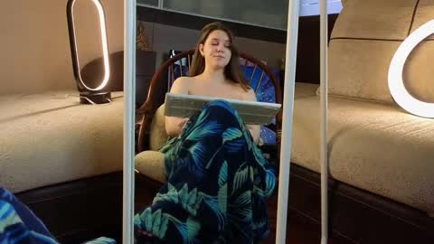 Snapshot of lyle_art chatting on March 11, 9:24 am hi im Lyle online show from March 11, 9:24 am