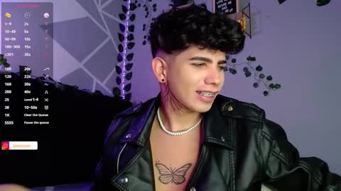 Snapshot of lylebennett_ chatting on December 6, 1:00 pm Lyle Bennett Freelance Model online show from December 6, 1:00 pm