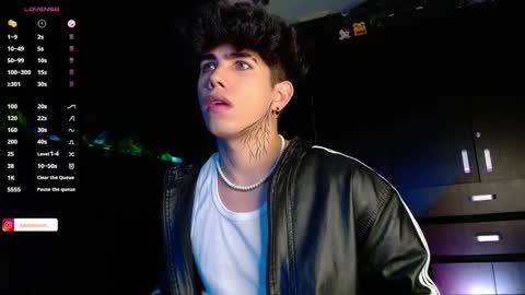 Snapshot of lylebennett_ chatting on December 19, 11:50 am Lyle Bennett Freelance Model online show from December 19, 11:50 am