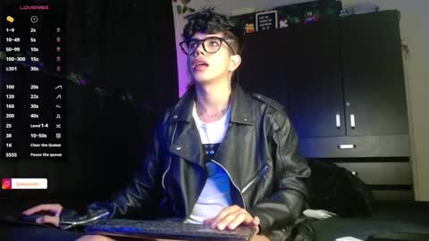 Snapshot of lylebennett_ chatting on January 20, 11:13 am Lyle Bennett Freelance Model online show from January 20, 11:13 am