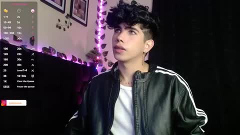 Snapshot of lylebennett_ chatting on January 23, 10:11 am Lyle Bennett Freelance Model online show from January 23, 10:11 am