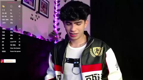 Snapshot of lylebennett_ chatting on January 25, 11:13 am Lyle Bennett Freelance Model online show from January 25, 11:13 am