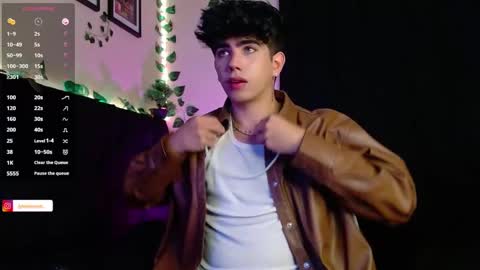 Snapshot of lylebennett_ chatting on January 27, 11:11 am Lyle Bennett Freelance Model online show from January 27, 11:11 am