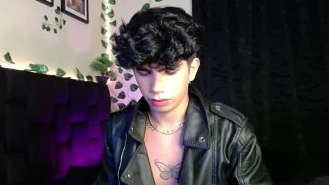 Snapshot of lylebennett_ chatting on January 30, 10:19 am Lyle Bennett Freelance Model online show from January 30, 10:19 am