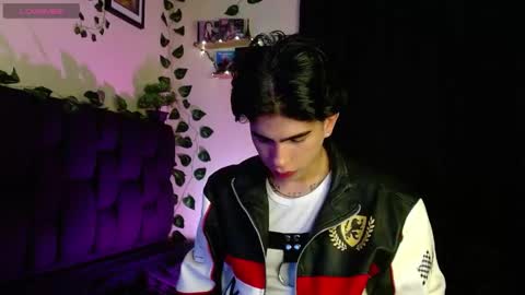 Snapshot of lylebennett_ chatting on February 7, 11:01 am Lyle Bennett Freelance Model online show from February 7, 11:01 am