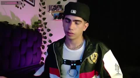 Snapshot of lylebennett_ chatting on February 7, 2:04 pm Lyle Bennett Freelance Model online show from February 7, 2:04 pm