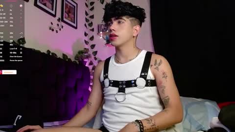 Snapshot of lylebennett_ chatting on February 9, 10:20 am Lyle Bennett Freelance Model online show from February 9, 10:20 am