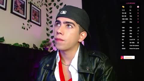 Snapshot of lylebennett_ chatting on February 14, 1:18 pm Lyle Bennett Freelance Model online show from February 14, 1:18 pm