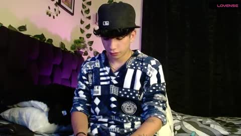 Snapshot of lylebennett_ chatting on February 17, 12:59 pm Lyle Bennett Freelance Model online show from February 17, 12:59 pm