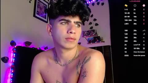 Snapshot of lylebennett_ chatting on February 22, 12:51 pm Lyle Bennett Freelance Model online show from February 22, 12:51 pm