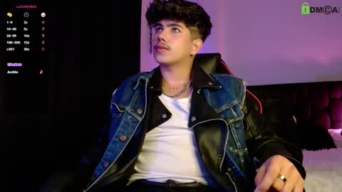 Snapshot of lylebennett_ chatting on September 9, 12:48 pm Lyle Bennett Freelance Model online show from September 9, 12:48 pm