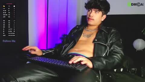 Snapshot of lylebennett_ chatting on September 24, 2:20 pm Lyle Bennett Freelance Model online show from September 24, 2:20 pm