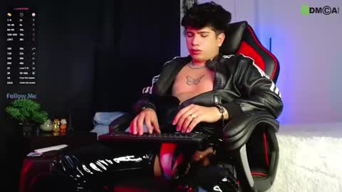 Snapshot of lylebennett_ chatting on October 9, 12:58 pm Lyle Bennett Freelance Model online show from October 9, 12:58 pm