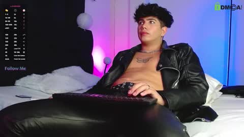 Snapshot of lylebennett_ chatting on October 23, 11:09 am Lyle Bennett Freelance Model online show from October 23, 11:09 am