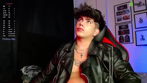 Snapshot of lylebennett_ chatting on November 19, 10:48 am Lyle Bennett Freelance Model online show from November 19, 10:48 am