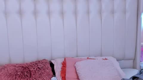 Lyn online show from September 27, 11:04 am