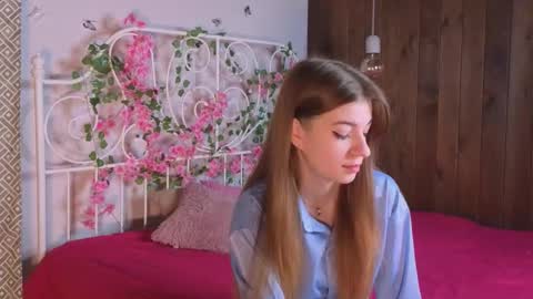 Snapshot of lyndsaymcghan chatting on October 7, 7:11 pm Nancy online show from October 7, 7:11 pm