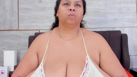 Snapshot of lynn_and_esteban chatting on January 15, 7:05 am Lynn jonnes online show from January 15, 7:05 am