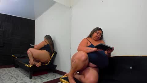 Snapshot of lynn_and_esteban chatting on November 26, 3:51 am Lynn jonnes online show from November 26, 3:51 am