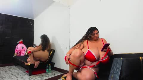 Snapshot of lynn_and_esteban chatting on February 15, 5:26 am Lynn jonnes online show from February 15, 5:26 am