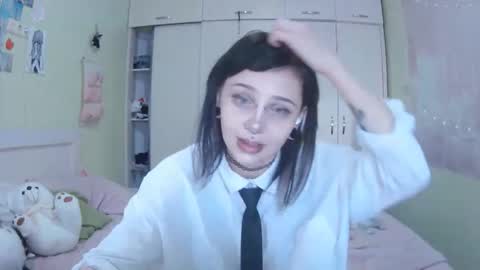 Snapshot of lynncottingham chatting on October 8, 10:24 am Kira online show from October 8, 10:24 am