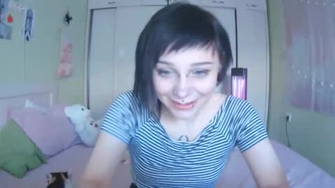 Snapshot of lynncottingham chatting on October 15, 9:20 am Kira online show from October 15, 9:20 am