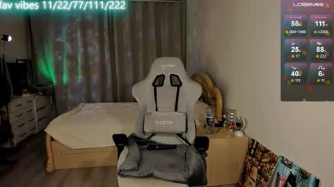 lynne_dawson online show from October 25, 5:08 pm