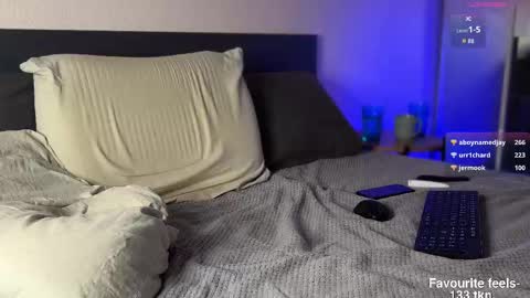 Snapshot of lyon_power_ chatting on February 13, 7:03 am Dani online show from February 13, 7:03 am