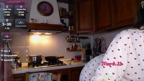 Snapshot of m00n8kiki chatting on March 11, 9:02 am Ksu online show from March 11, 9:02 am