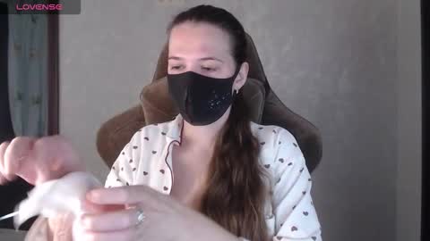 Snapshot of m00n8kiki chatting on October 8, 6:33 am Ksu online show from October 8, 6:33 am