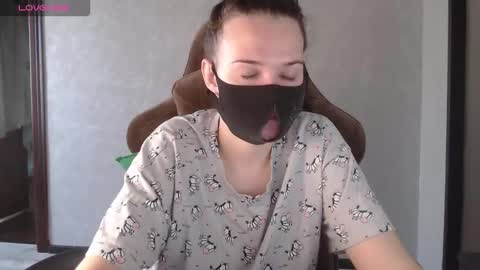 Snapshot of m00n8kiki chatting on October 16, 7:42 am Ksu online show from October 16, 7:42 am