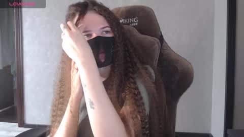 Snapshot of m00n8kiki chatting on October 18, 6:05 am Ksu online show from October 18, 6:05 am