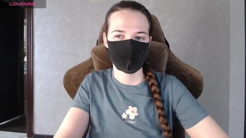 Snapshot of m00n8kiki chatting on November 13, 8:02 am Ksu online show from November 13, 8:02 am