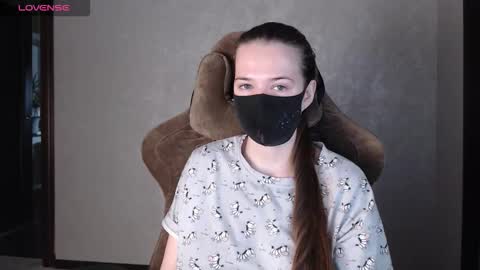 Snapshot of m00n8kiki chatting on December 1, 6:07 am Ksu online show from December 1, 6:07 am