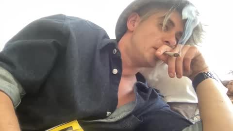 Snapshot of m00nshine710 chatting on October 6, 4:37 pm M00nshine710 online show from October 6, 4:37 pm