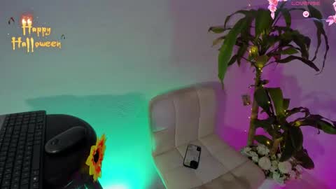 Mila online show from October 9, 9:35 pm