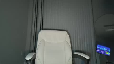 Snapshot of m_d_fl chatting on February 16, 3:02 am MD online show from February 16, 3:02 am