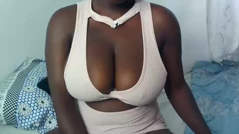 Snapshot of m_tits3 chatting on September 10, 9:31 am m_tits3 online show from September 10, 9:31 am