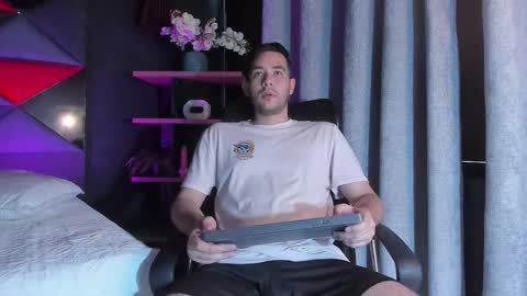 Snapshot of maatt_de_luca chatting on September 9, 5:56 pm Matt De Luca online show from September 9, 5:56 pm