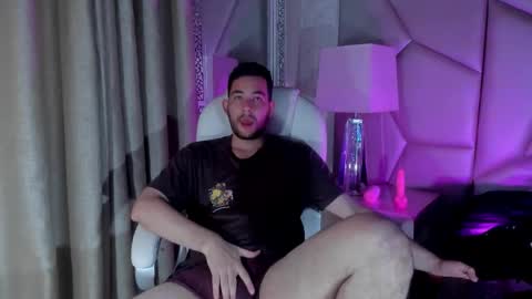 Snapshot of maatt_de_luca chatting on September 17, 5:47 pm Matt De Luca online show from September 17, 5:47 pm