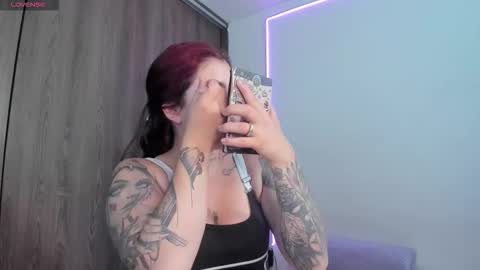 Sara online show from March 25, 1:28 pm