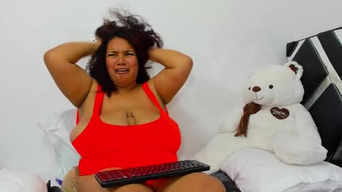 Snapshot of macarenaawills chatting on February 21, 8:16 pm macarenaawills online show from February 21, 8:16 pm