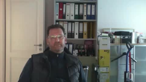 Snapshot of macfly67 chatting on October 27, 3:38 pm macfly67 online show from October 27, 3:38 pm