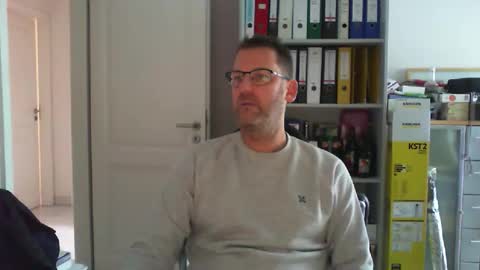 Snapshot of macfly67 chatting on November 10, 12:37 pm macfly67 online show from November 10, 12:37 pm