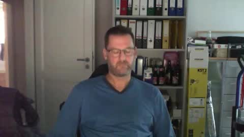 macfly67 online show from November 15, 7:16 am