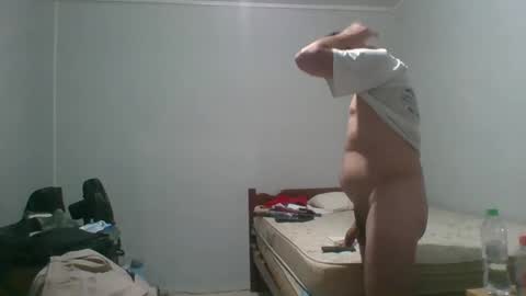 Snapshot of machoalex chatting on February 16, 2:42 am MACHOLIVRE online show from February 16, 2:42 am