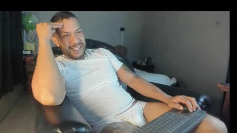 Snapshot of machohandsome chatting on February 19, 8:44 am Javier papichulo master how do you want online show from February 19, 8:44 am