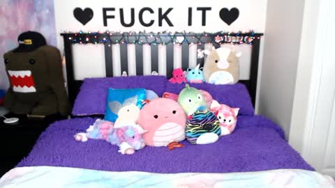 Snapshot of mackenziewolfe chatting on December 15, 7:24 am Mackenzie Wolfe online show from December 15, 7:24 am